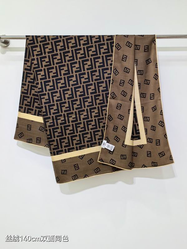 Fendi Scarf 140X140cm 70%羊绒 30%真丝 E100814